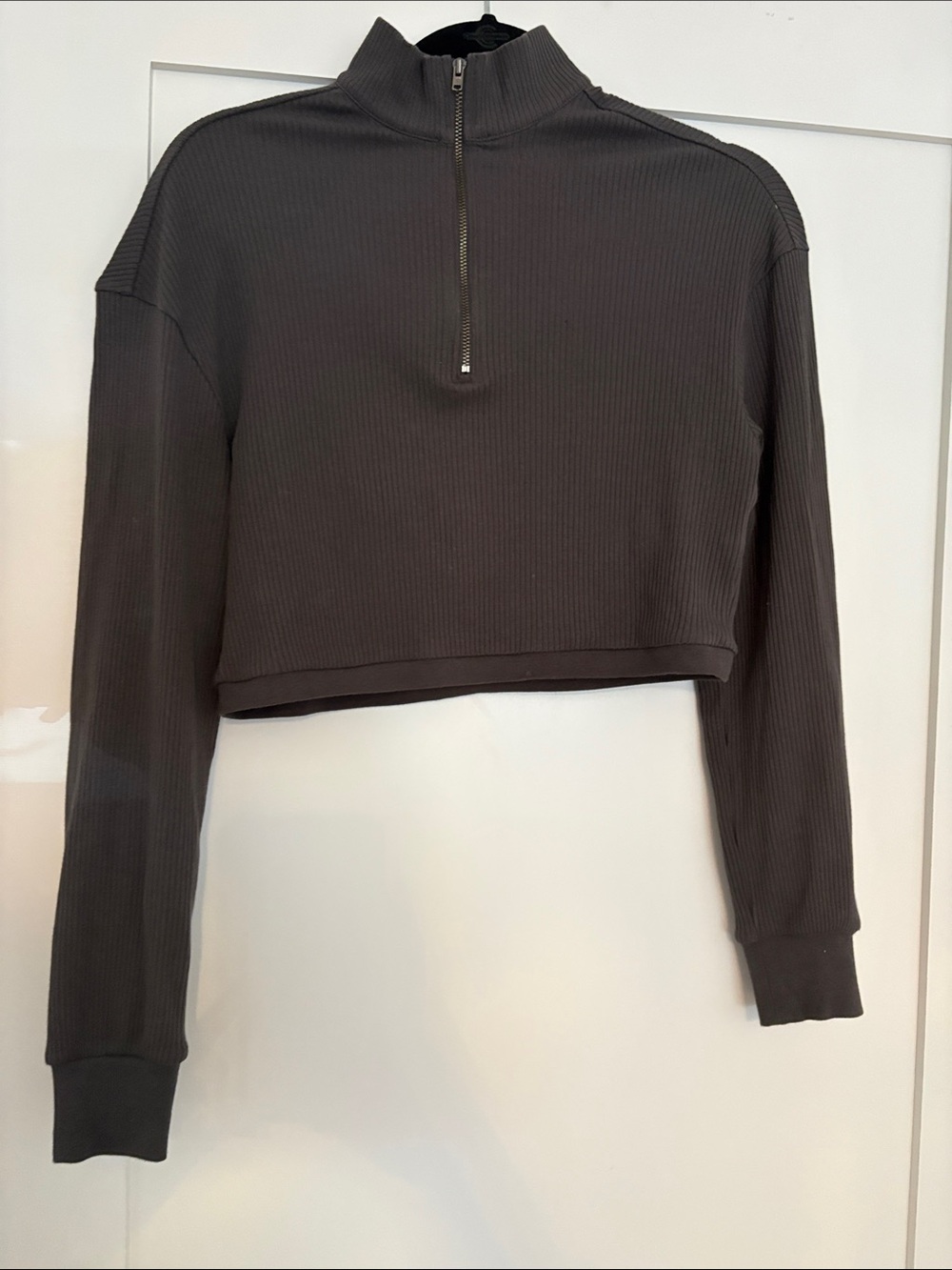KOTN Ribbed Half‑Zip Cropped Pullover - Charcoal